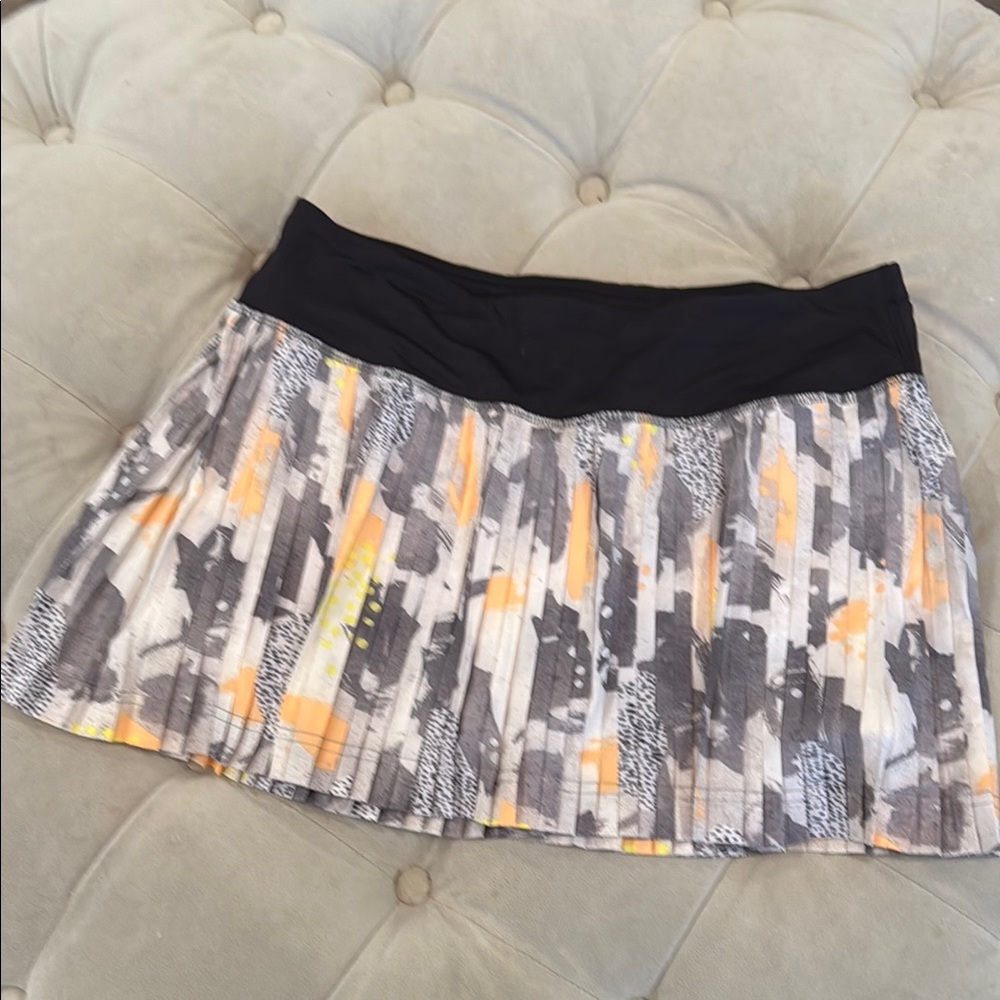 Lululemon Black and Gray Patterned Women's Skirt